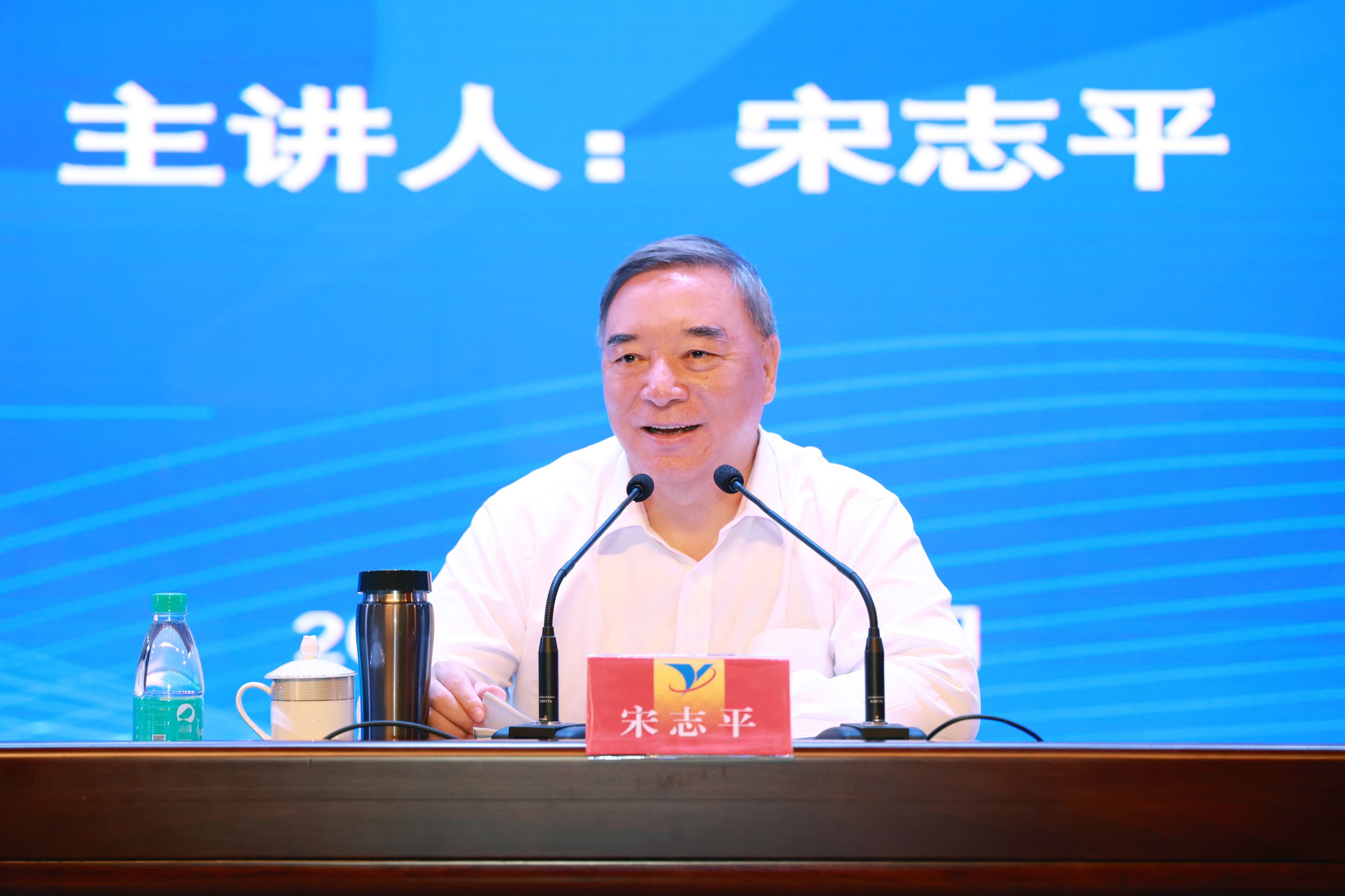 集團舉辦問道改革創(chuàng)新管理座談會1_眸目壓縮.jpg