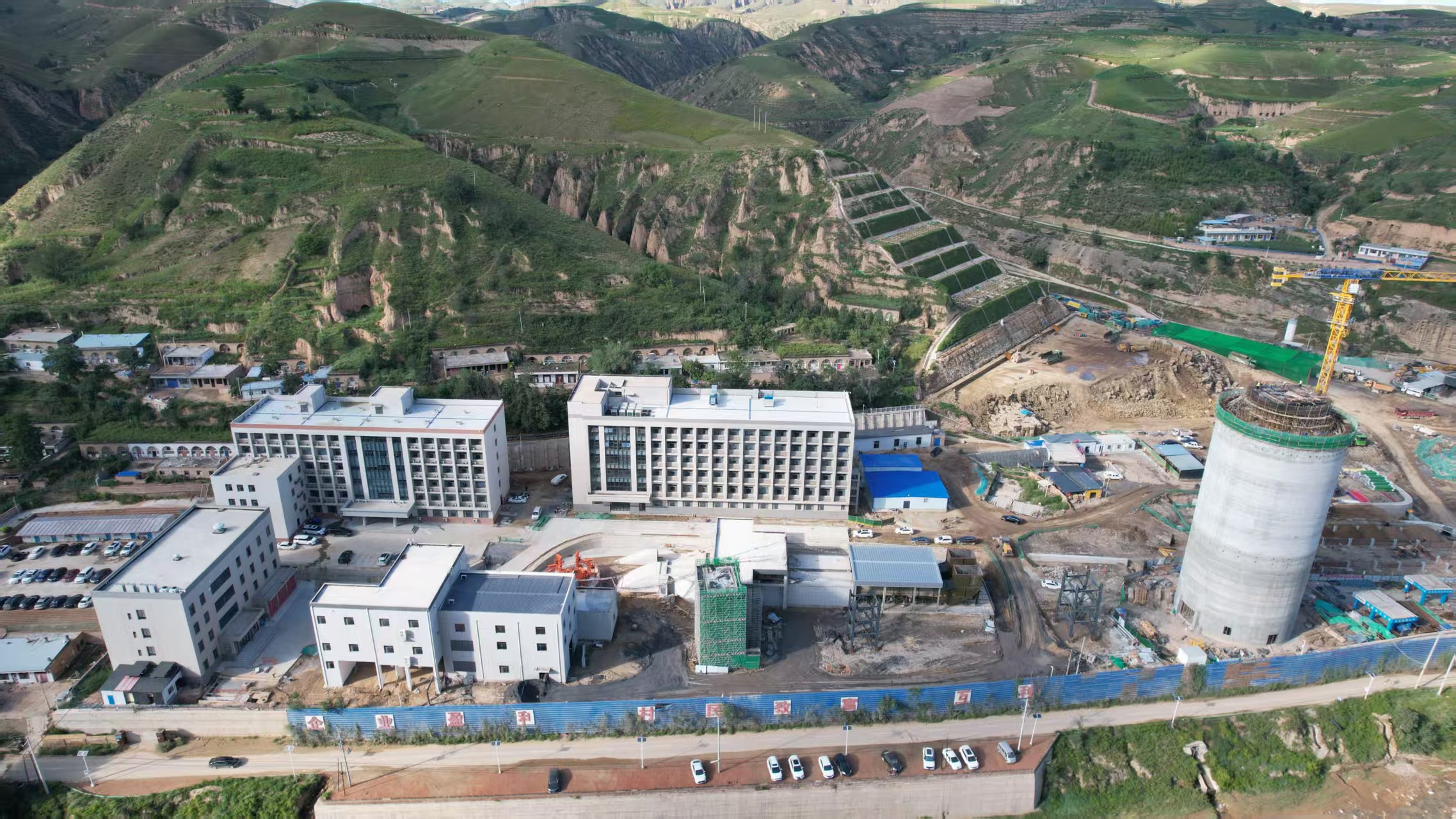2.天云煤礦建設(shè)外景.jpg