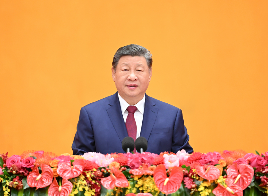 2月14日，中共中央、國務(wù)院在北京人民大會(huì)堂舉行2026年春節(jié)團(tuán)拜會(huì)。中共中央總書記、國家主席、中央軍委主席習(xí)近平發(fā)表講話。